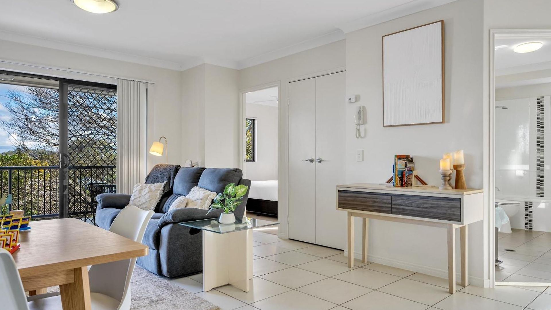 Apartment Bright 2-bed With Private Balcony & Serene View *