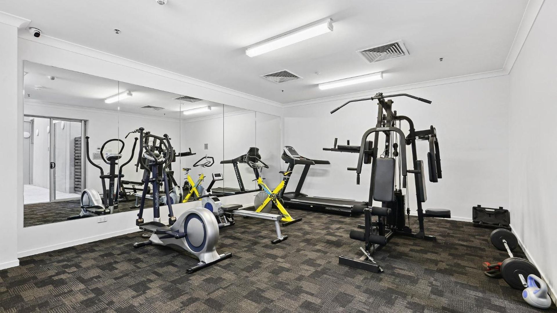 Apartment 2-bed Abode With Swimming Pool Gym & Views Brisbane