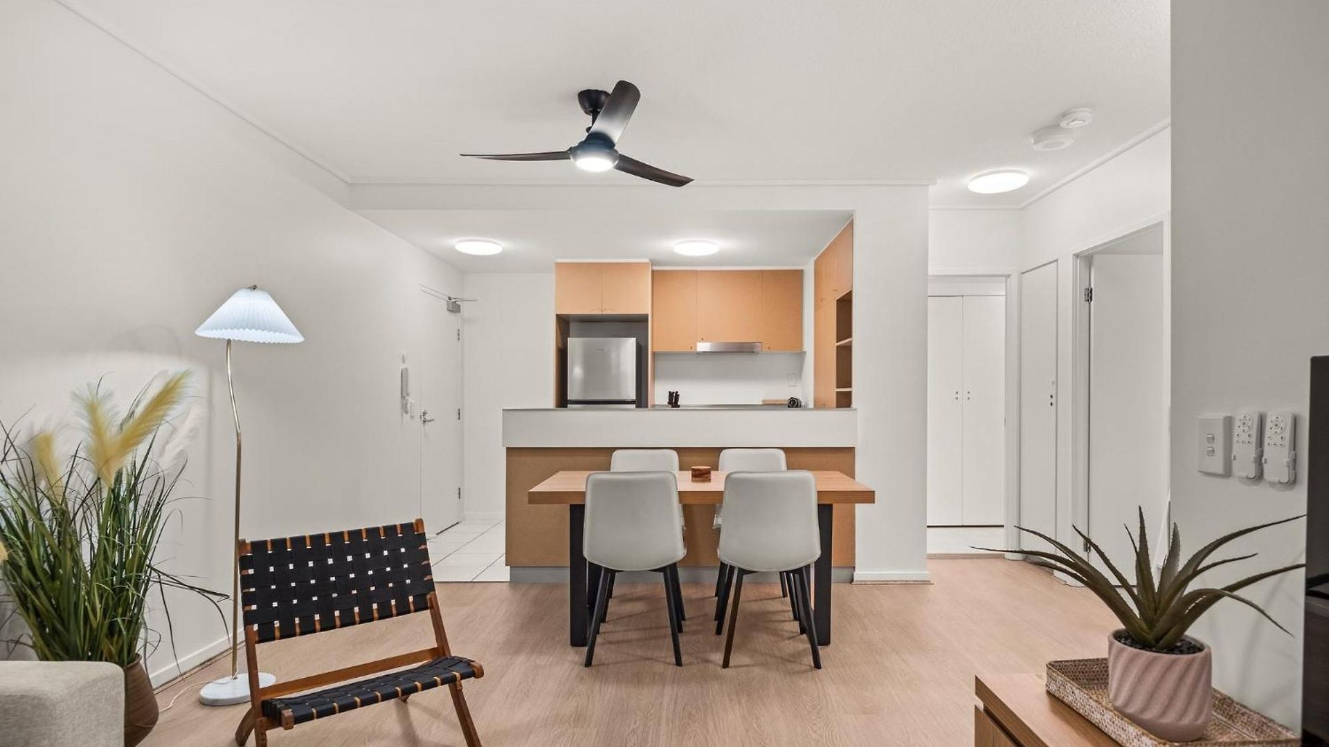 Apartment Vibrant 2-bed With Pool And Gym Access
