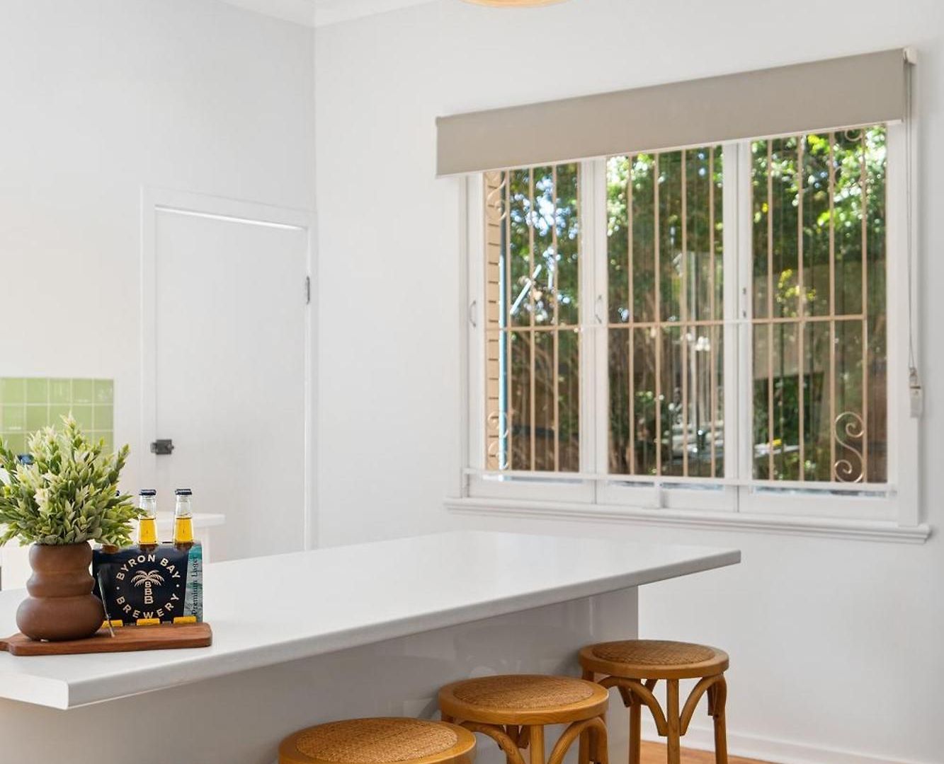 Apartment Bright 3-bed With Garden By Banks Street Reserve