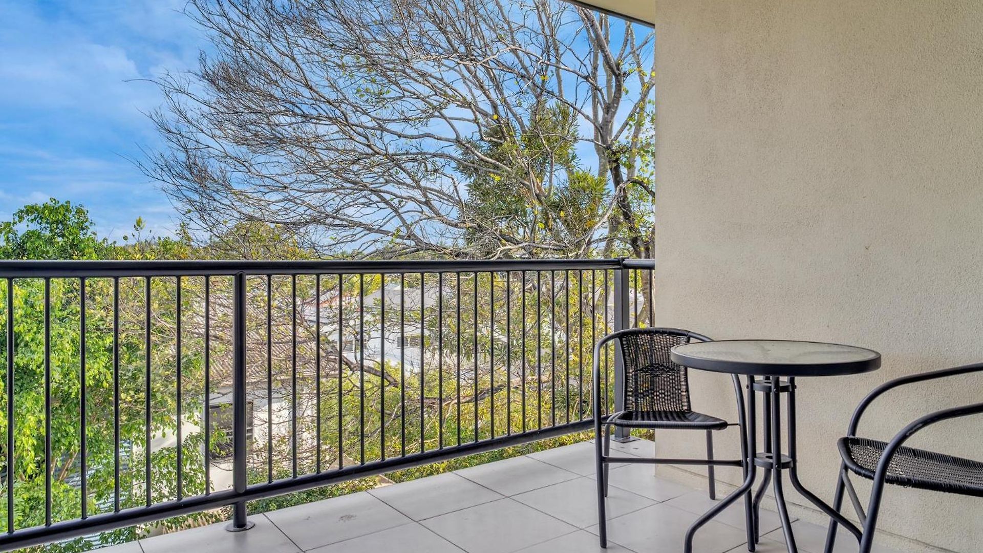 Bright 2-bed With Private Balcony & Serene View Apartment Brisbane