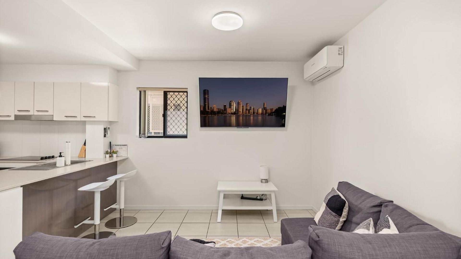 South With Pool Access Apartment