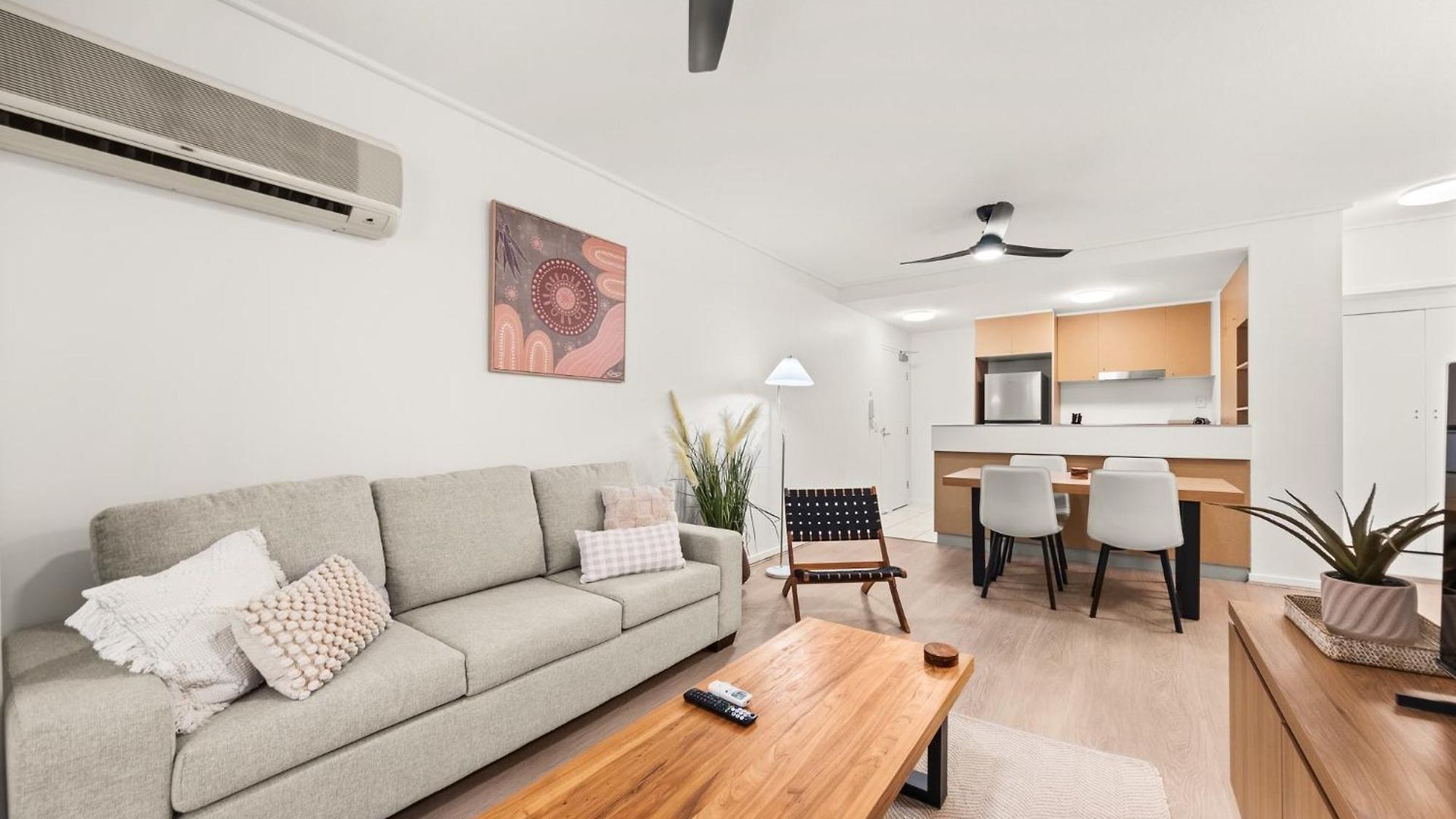 Vibrant 2-bed With Pool And Gym Access Apartment