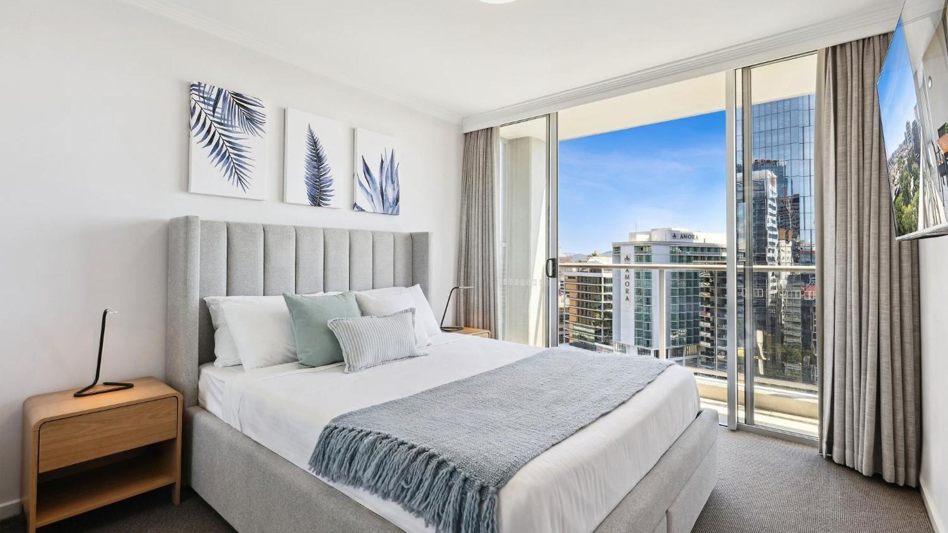 2-bed Abode With Swimming Pool Gym & Views Apartment Brisbane