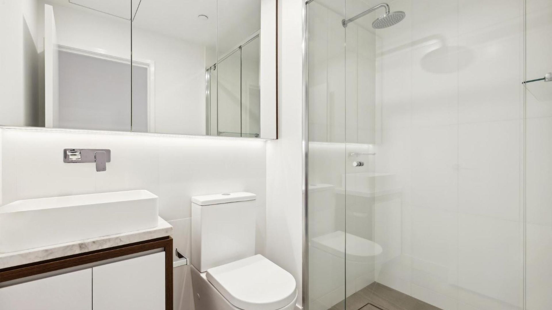 Fortitude Valley 3-bed, Floor And Bridge View