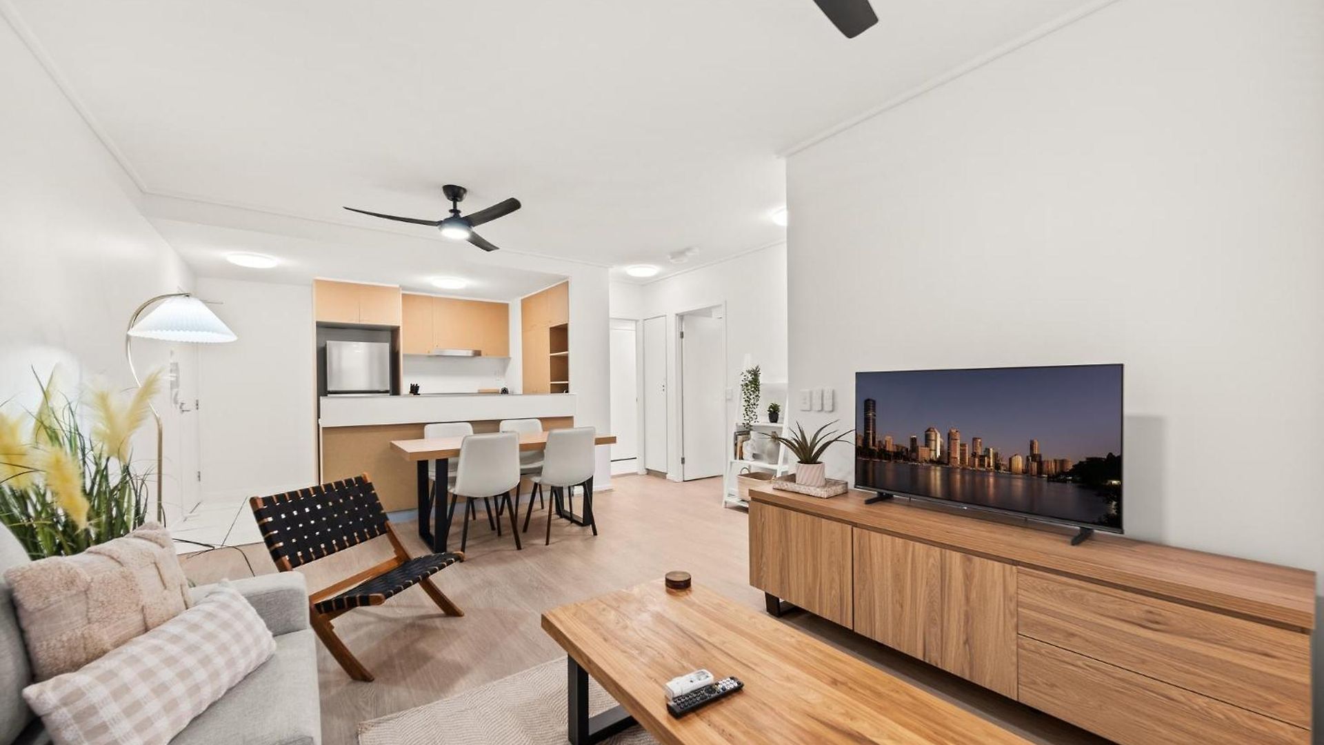 Apartment Vibrant 2-bed With Pool And Gym Access *