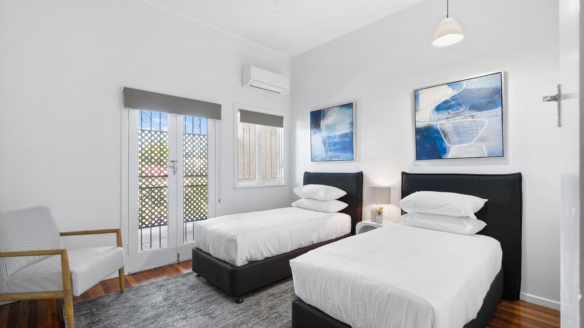 Apartment Bright 3-bed With Garden By Banks Street Reserve