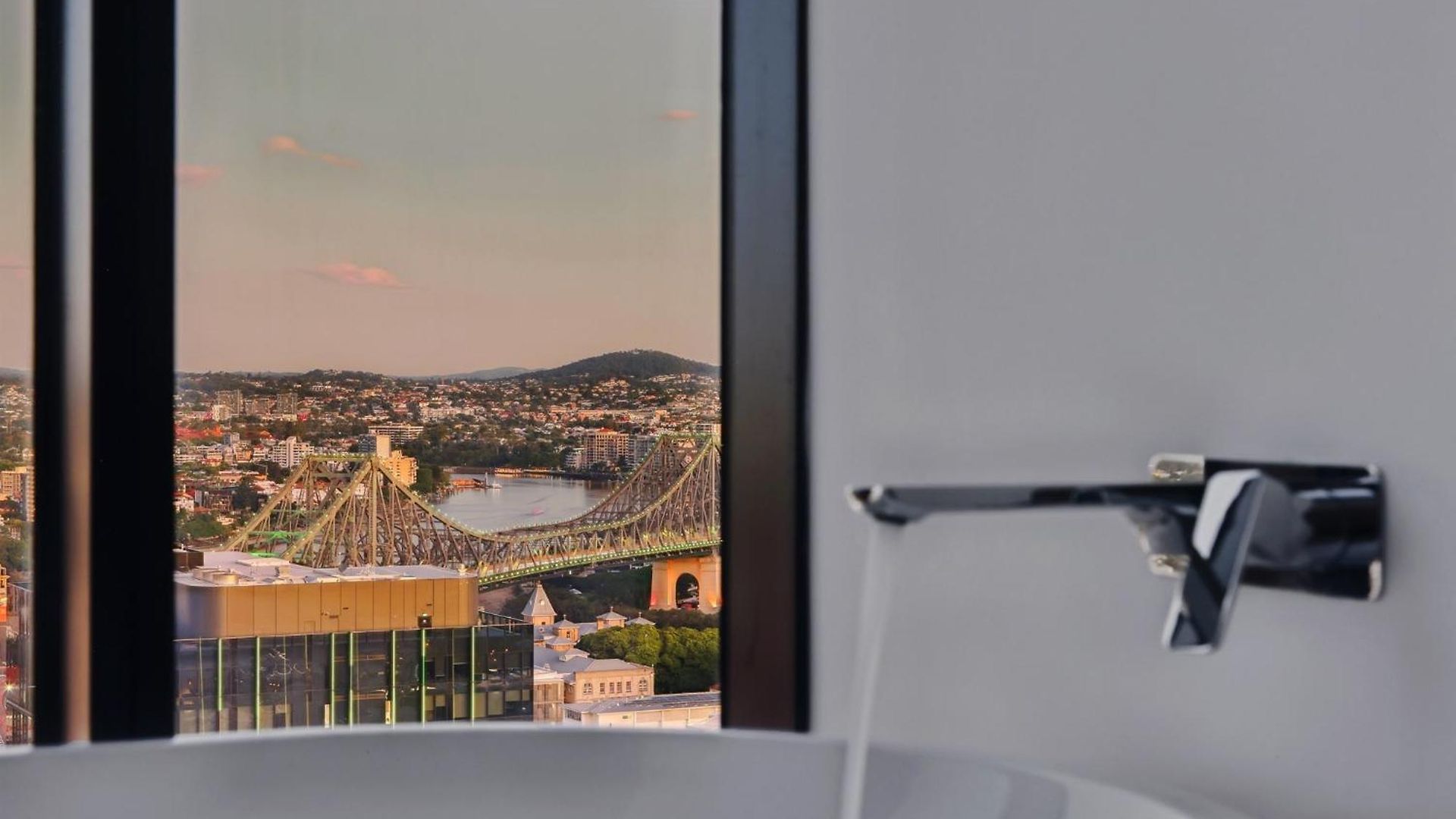 Apartment Fortitude Valley 3-bed, Floor And Bridge View *