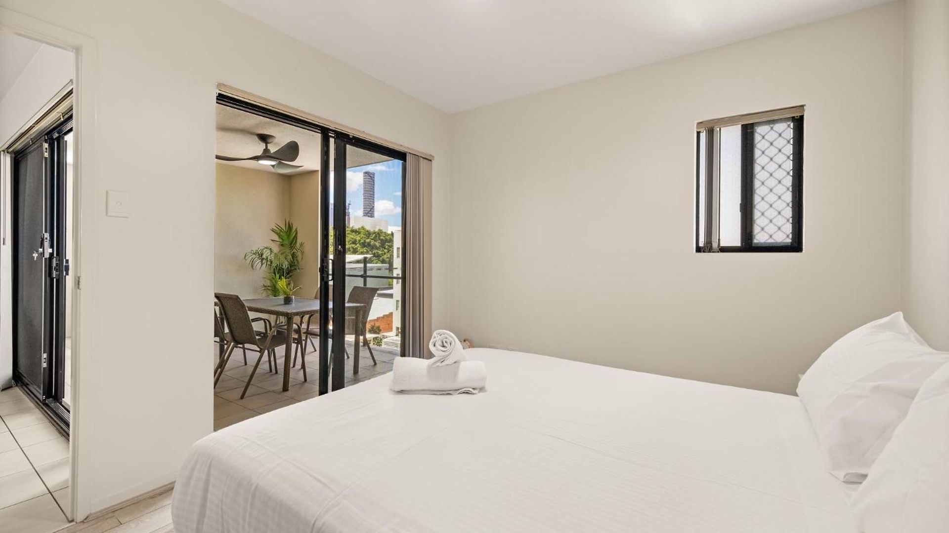 South With Pool Access Apartment Brisbane