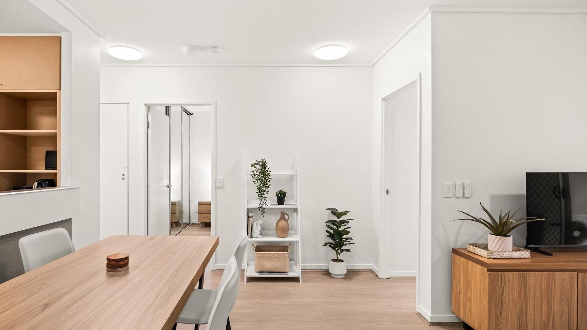 Vibrant 2-bed With Pool And Gym Access Apartment Brisbane