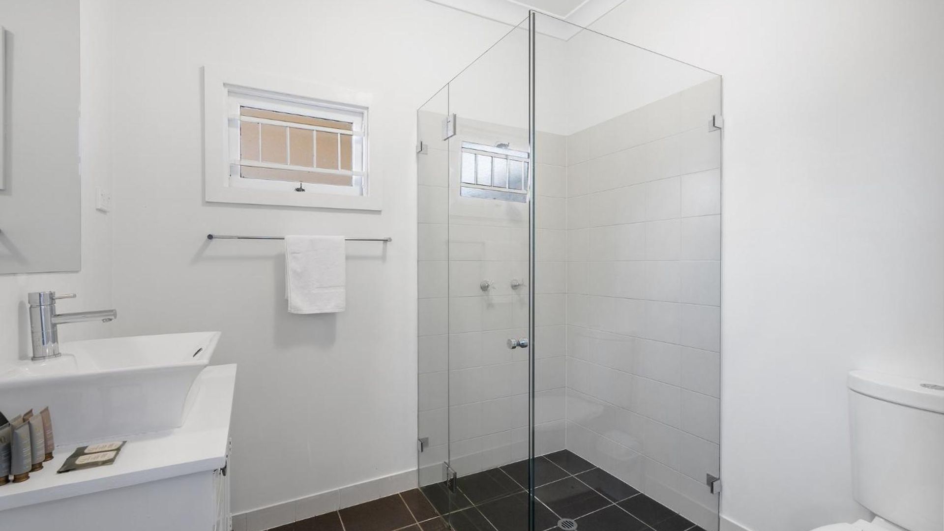 Bright 3-bed With Garden By Banks Street Reserve * Brisbane