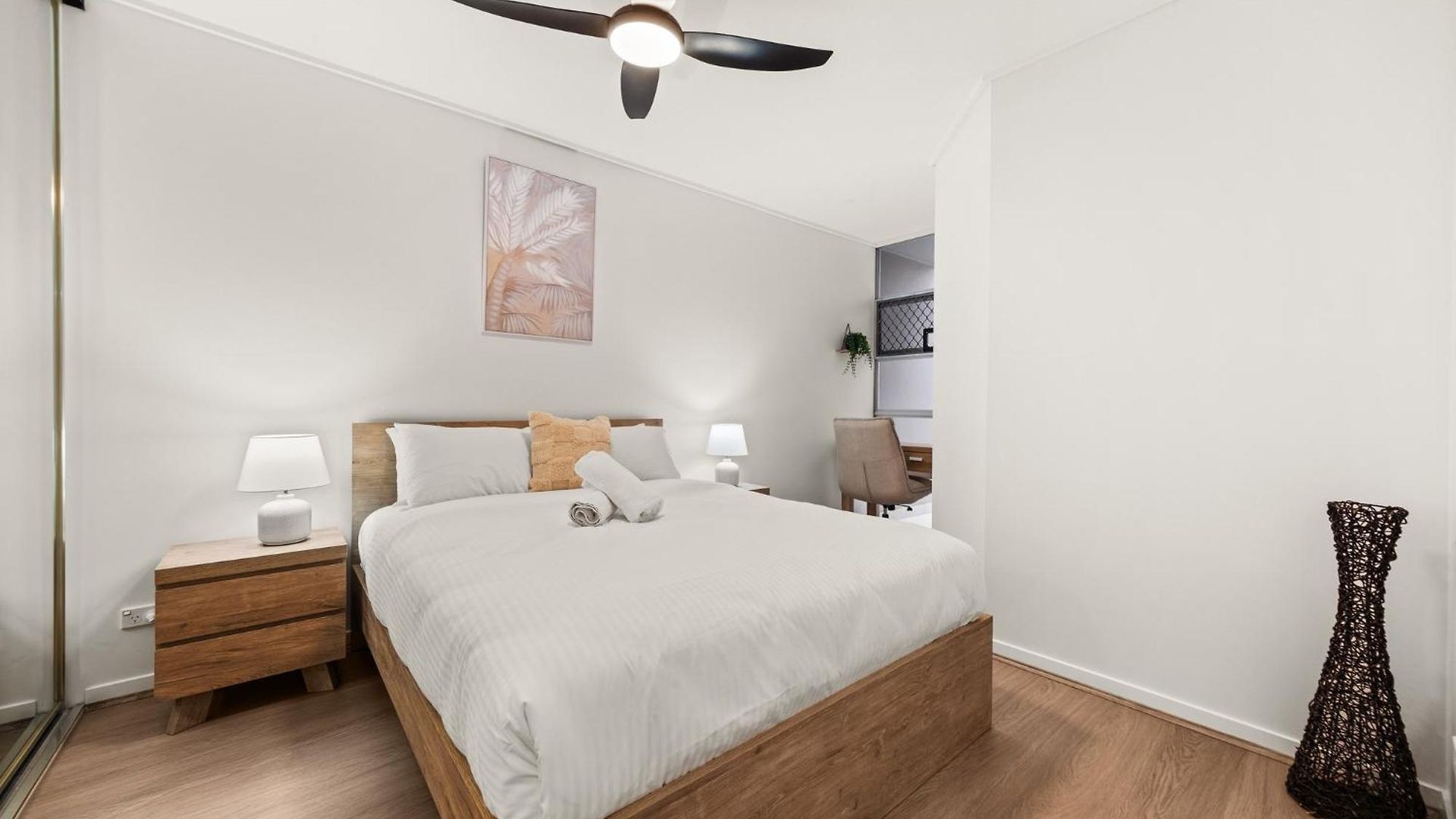 Vibrant 2-bed With Pool And Gym Access Brisbane