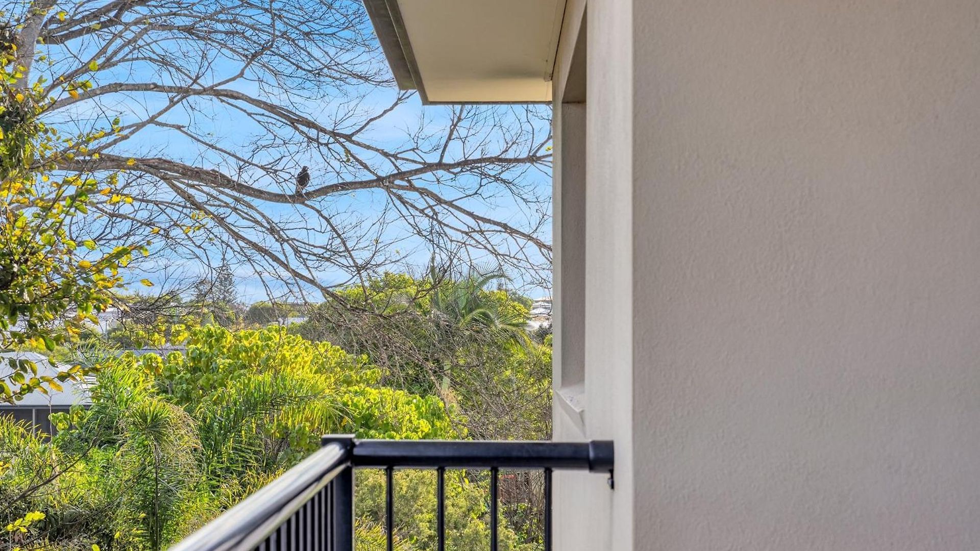 Apartment Bright 2-bed With Private Balcony & Serene View *