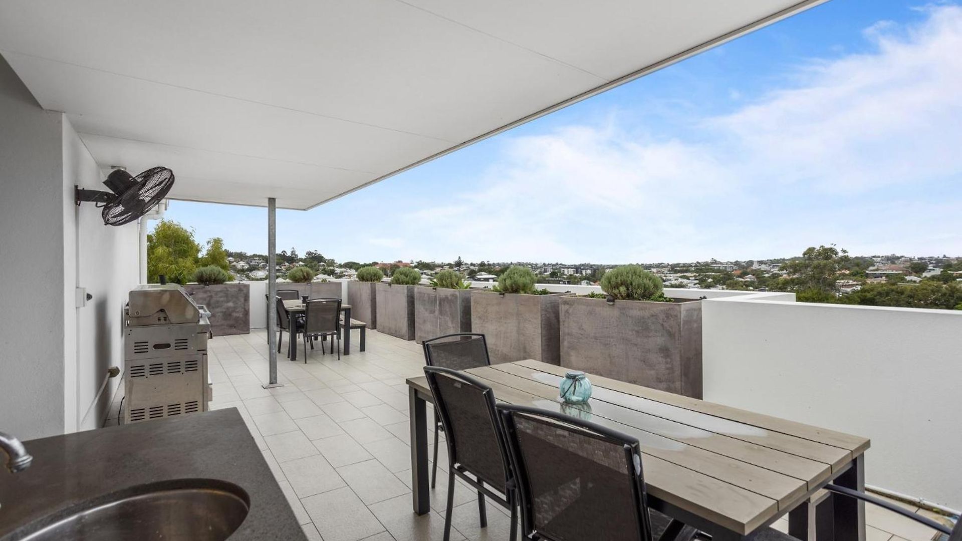 Apartment Sleek 2-bed With Balcony And Communal Bbq Area Brisbane