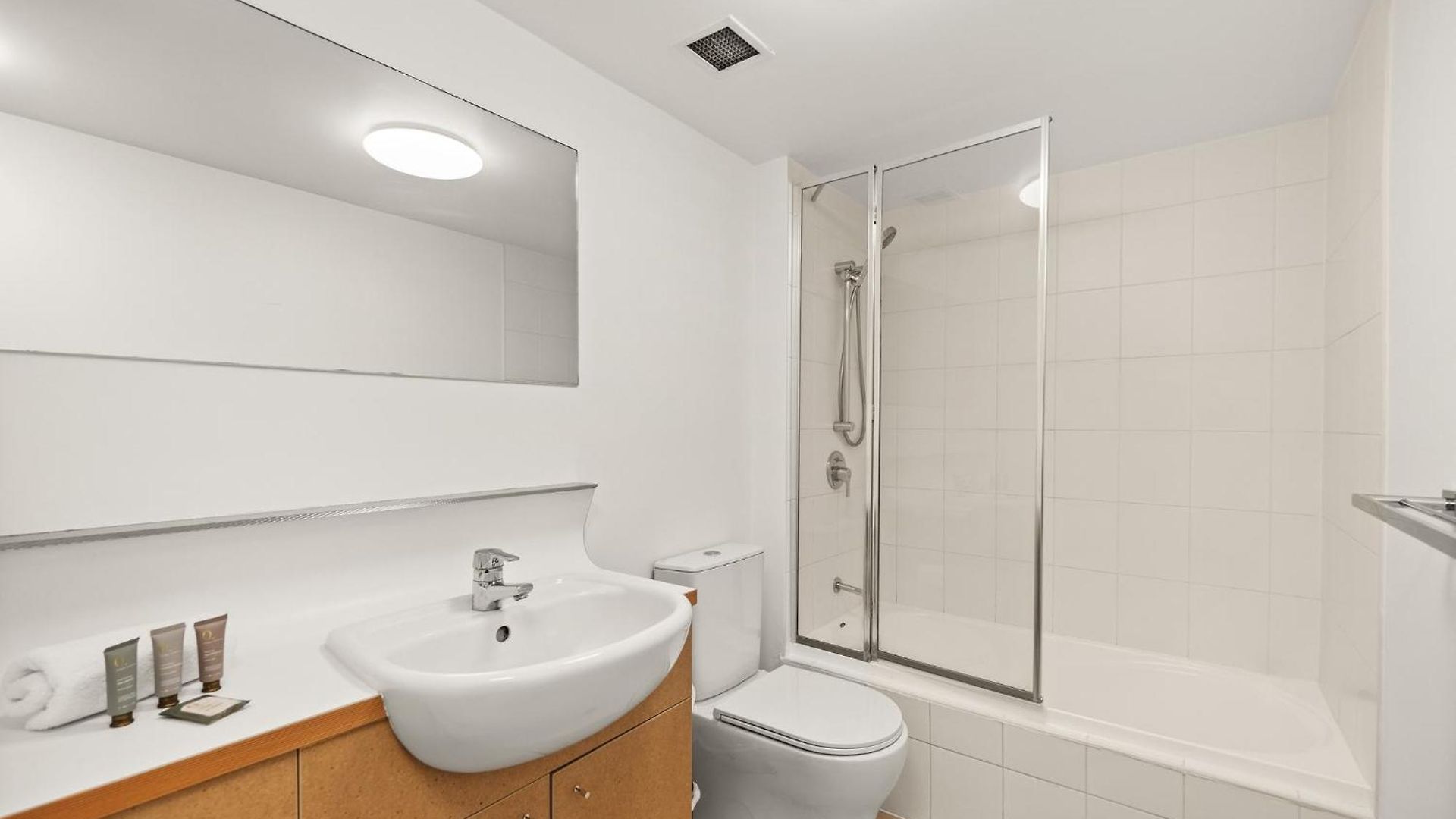Apartment Vibrant 2-bed With Pool And Gym Access *