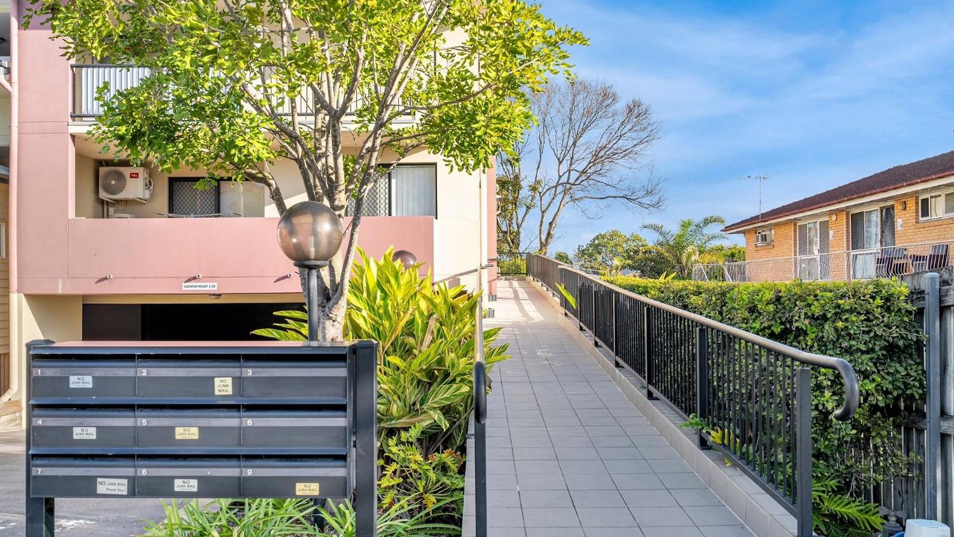 Bright 2-bed With Private Balcony & Serene View * Brisbane