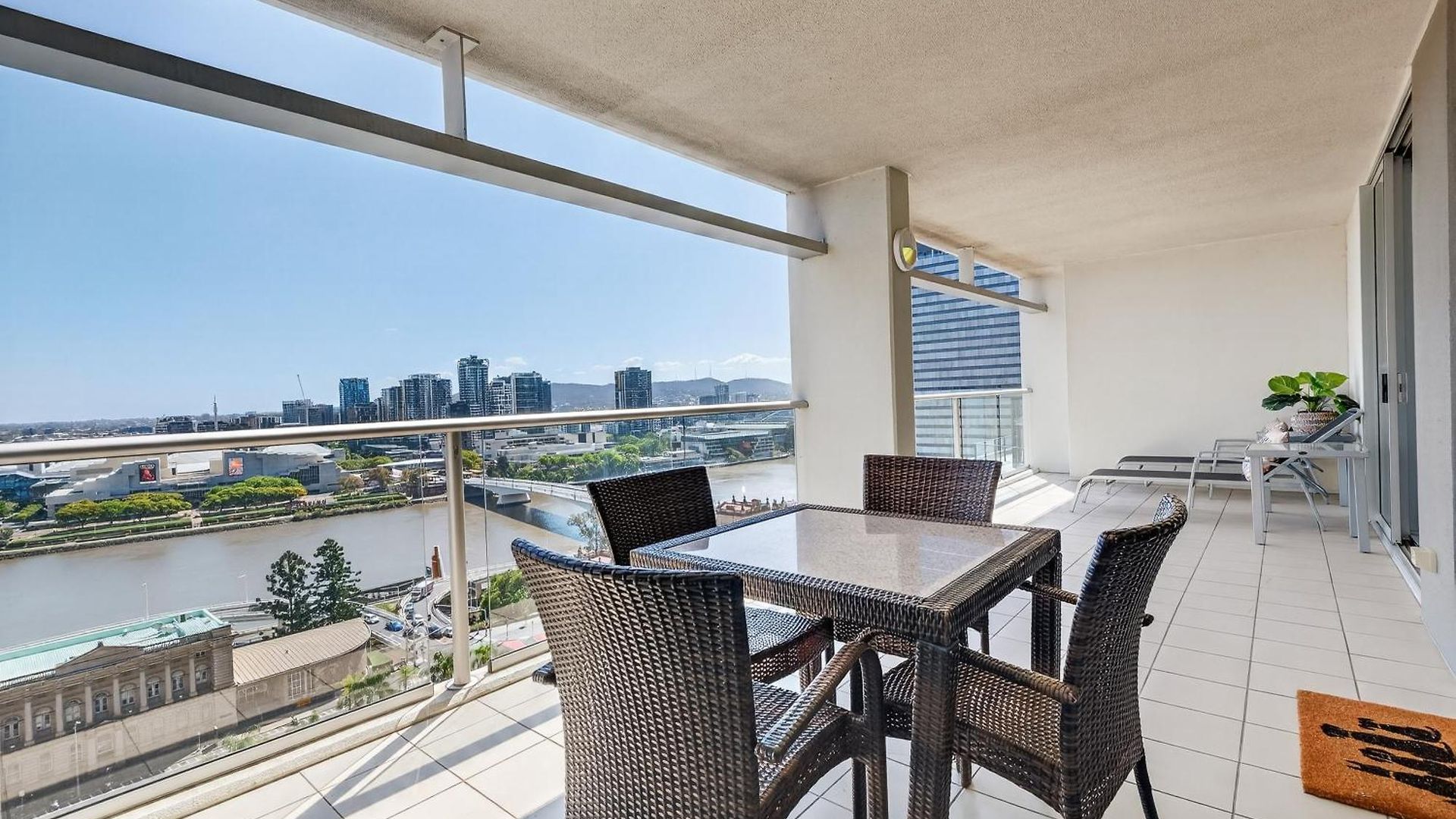 Hampton's Haven On Level 17 In Casino Towers *