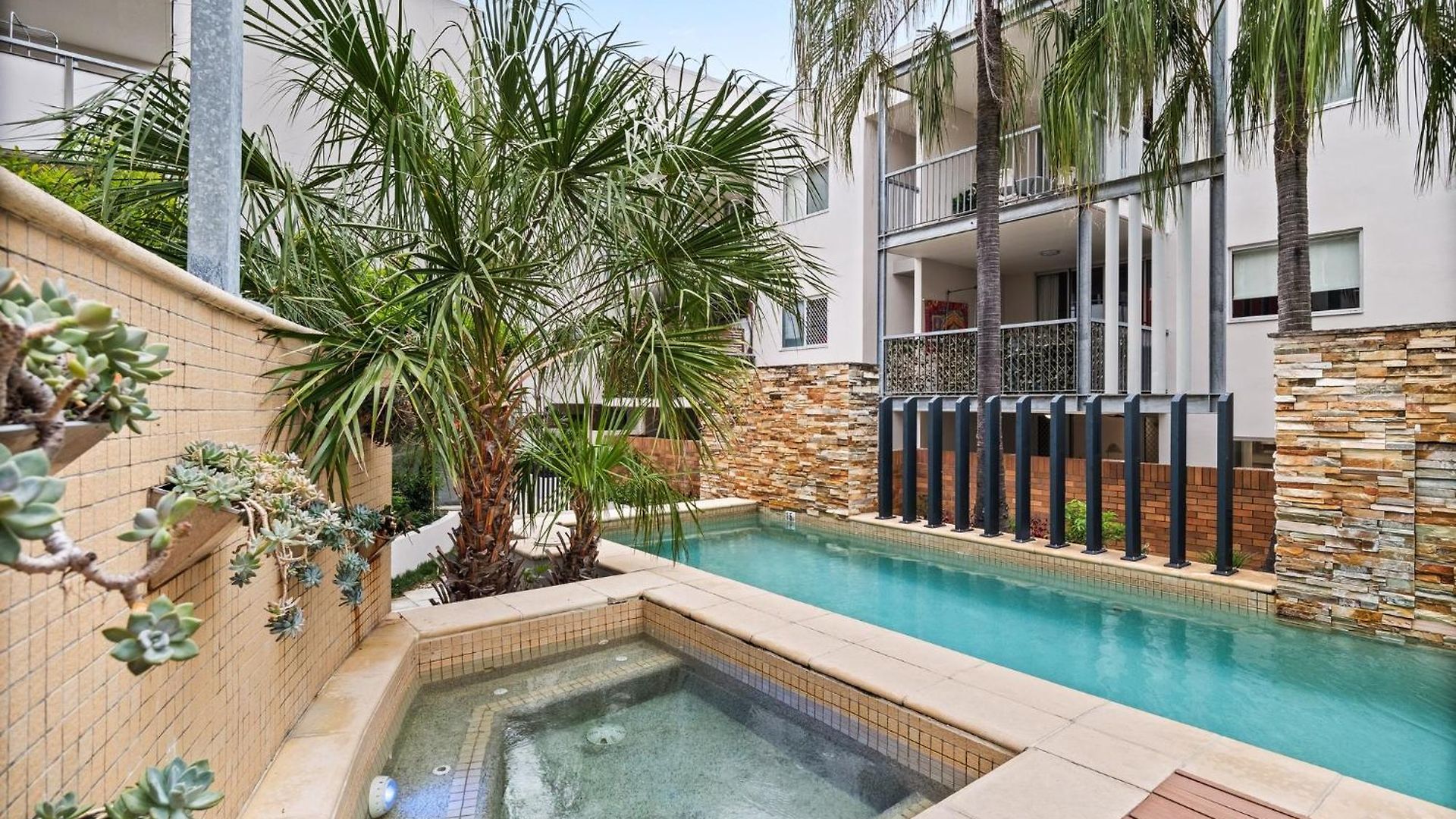 Vibrant 2-bed With Pool And Gym Access * Brisbane