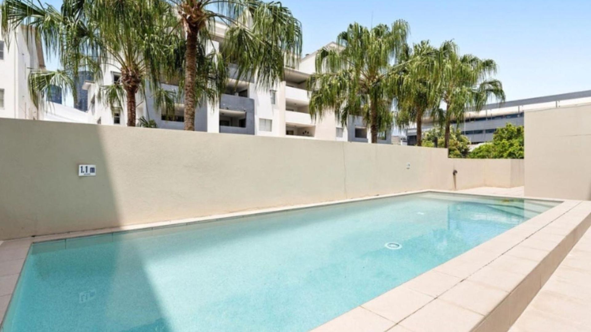Apartment South With Pool Access *