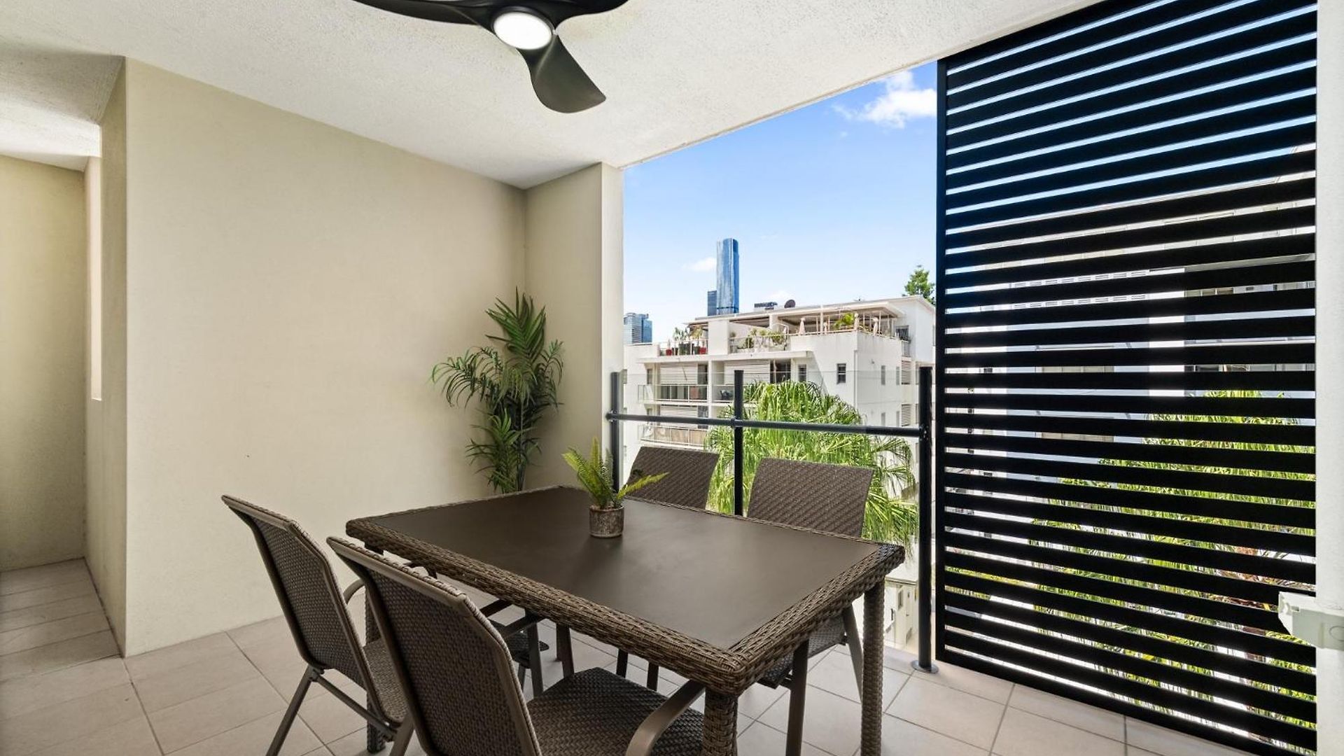 Apartment South With Pool Access *
