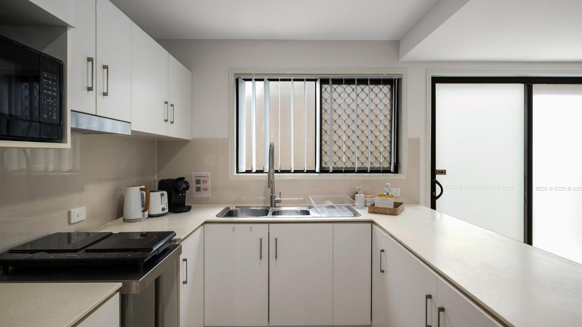Smart Self Check-in - Sunnybank Station Apartment