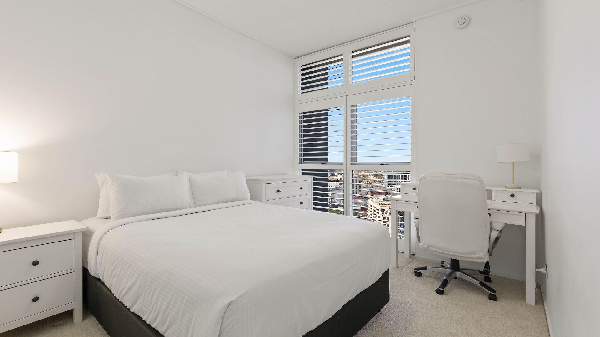 Skyline Hosted By Aab Apartment