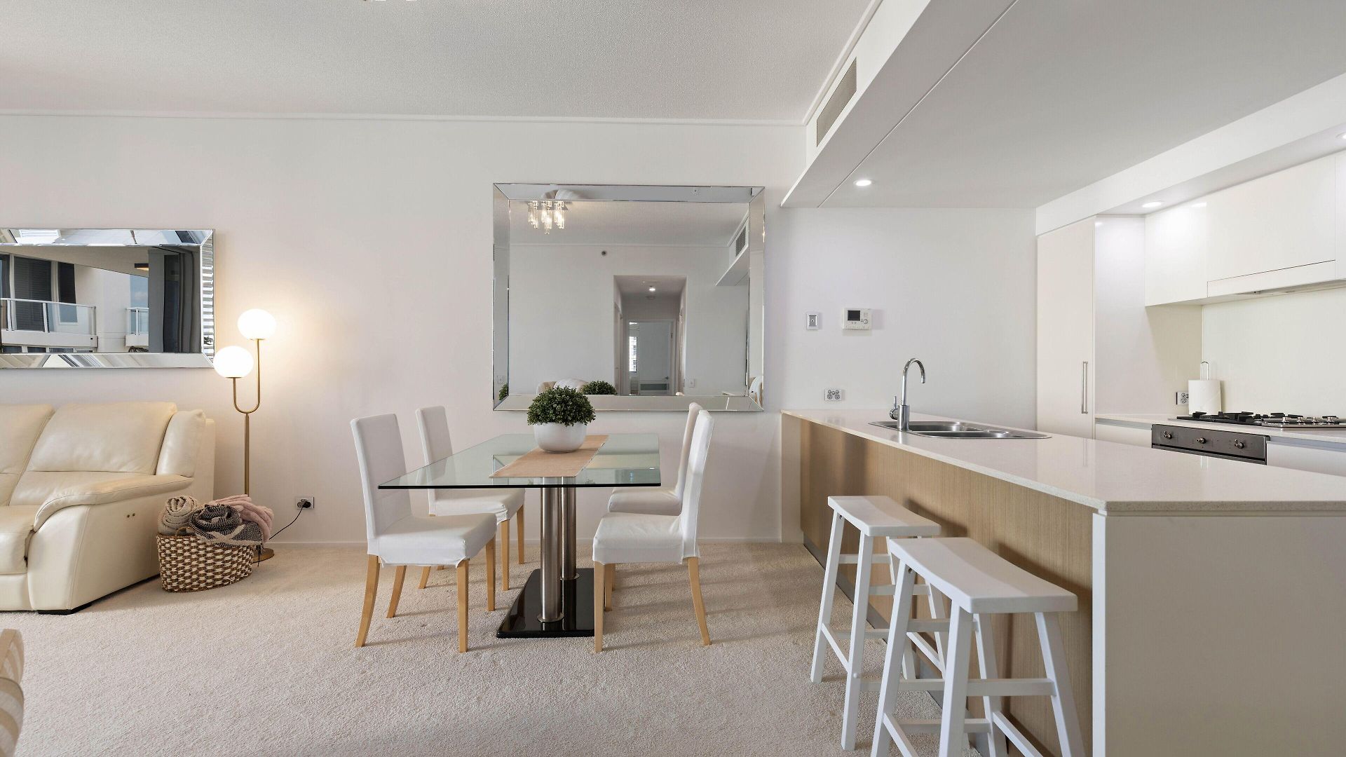 Skyline Hosted By Aab Apartment