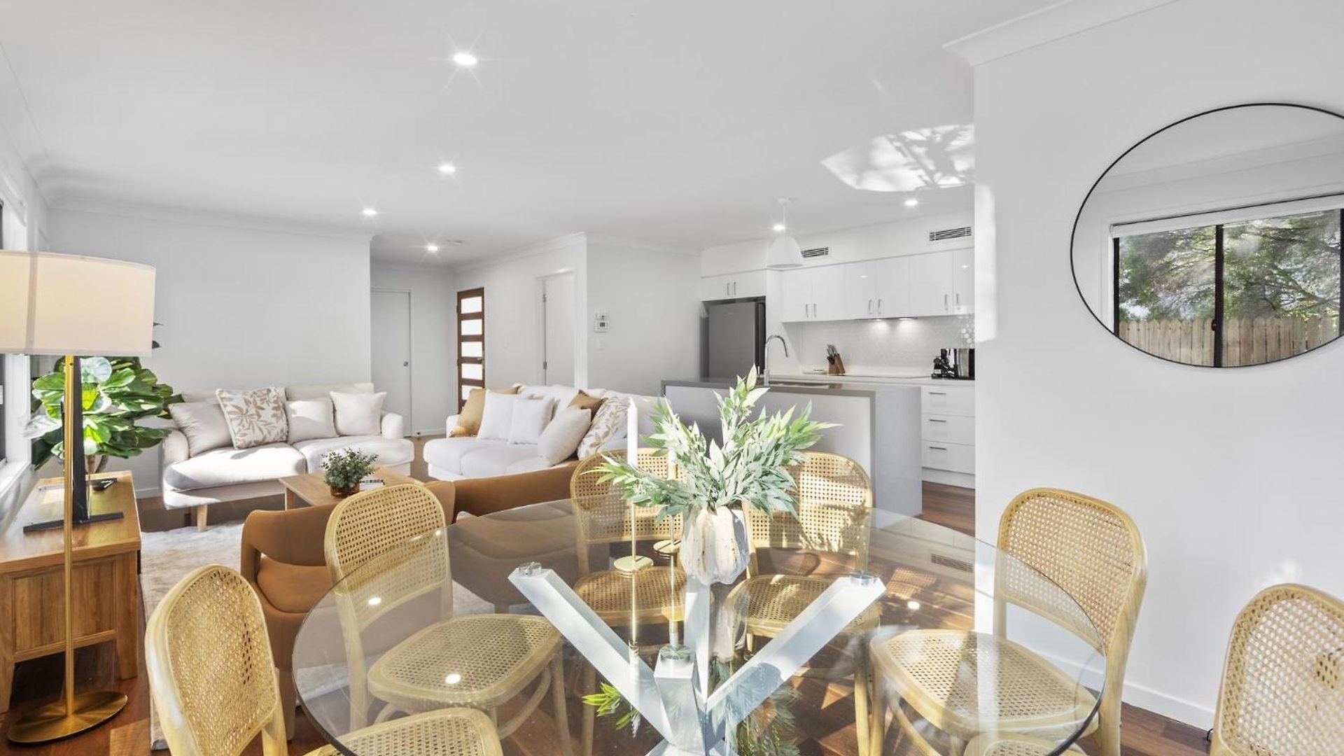 Retreat With Parking Close To Greenslopes Hospital *