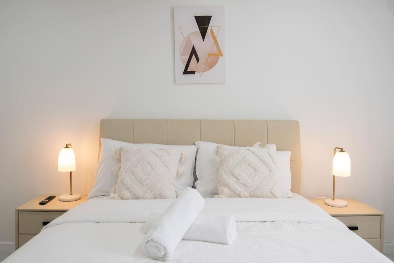 Self-contained Unit Perfect For Solo Or Couple Travelers * Brisbane