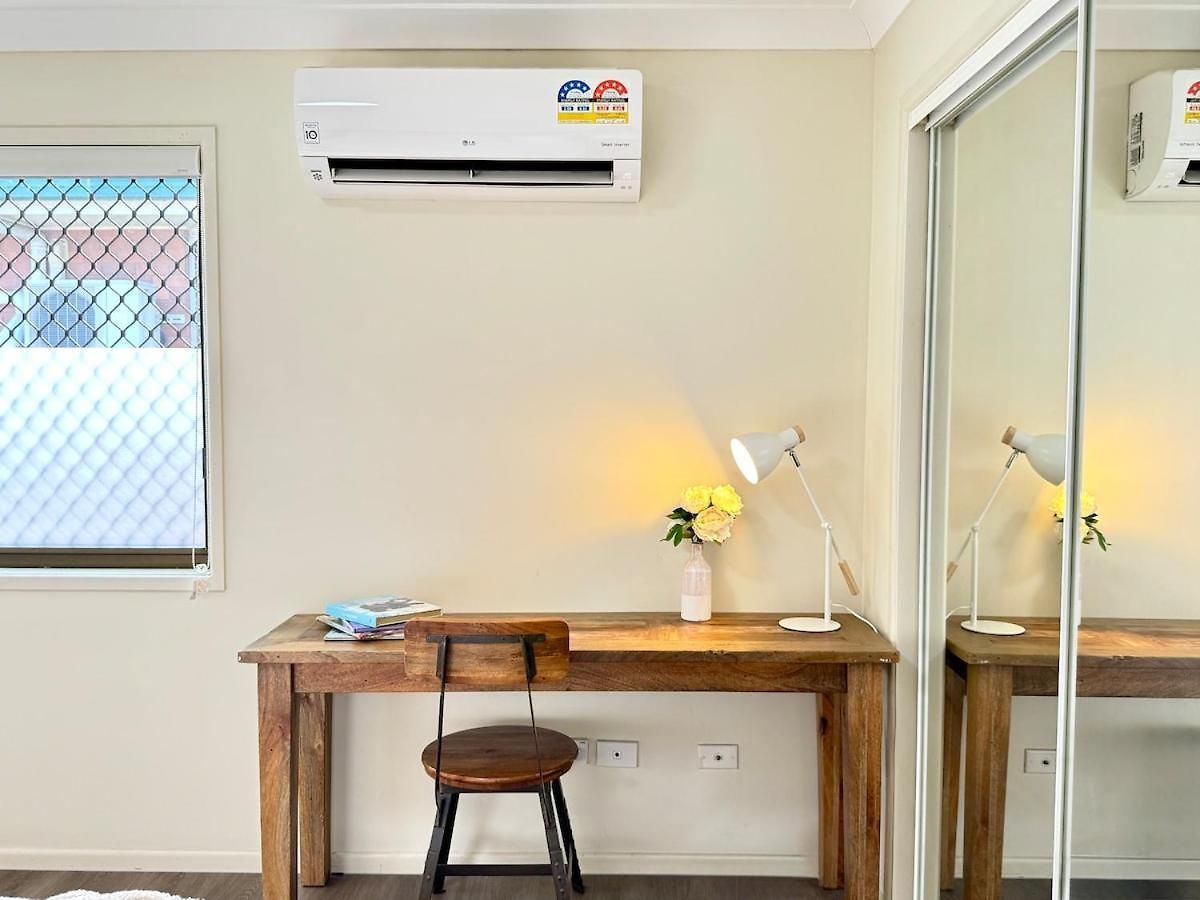 Steps From Sunnybank Hills Shopping Spacious