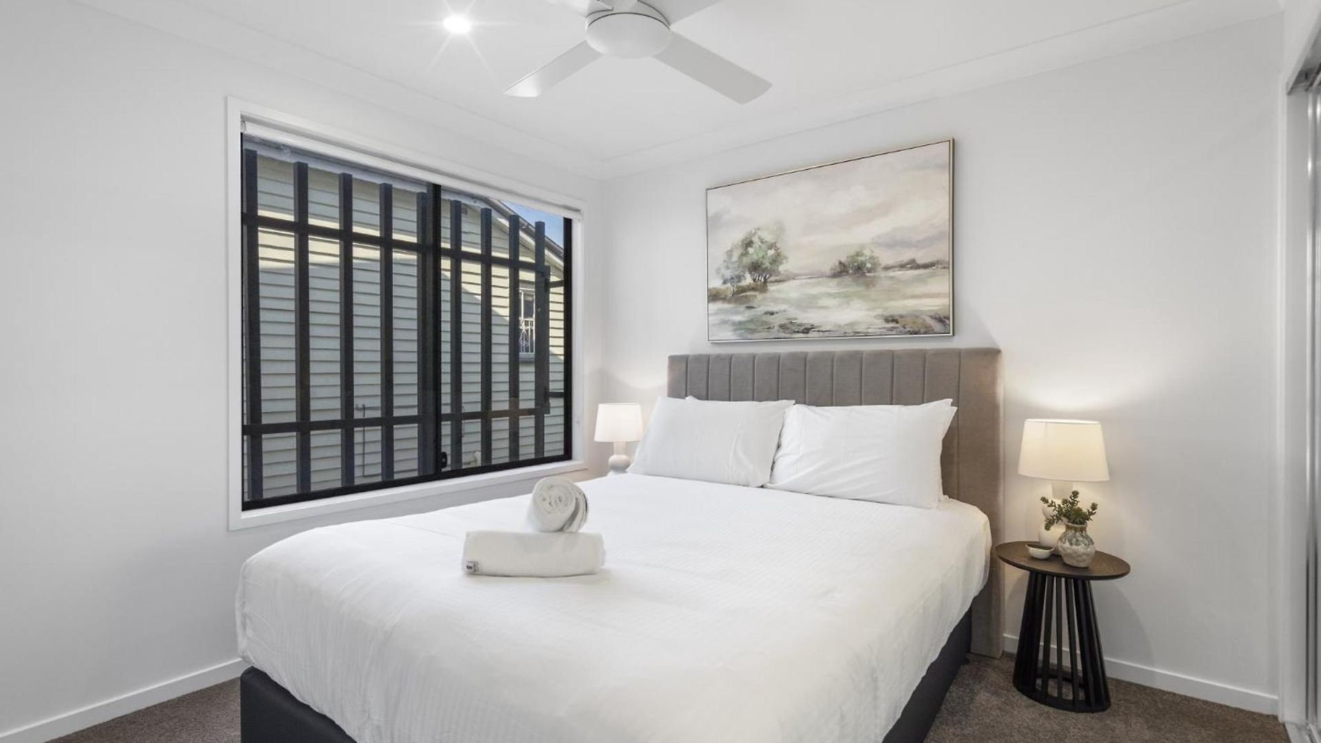 Retreat With Parking Close To Greenslopes Hospital *