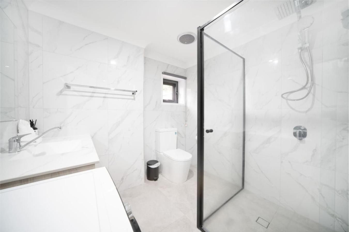 Newly Renovated Modern 2br Self-contained Unit *