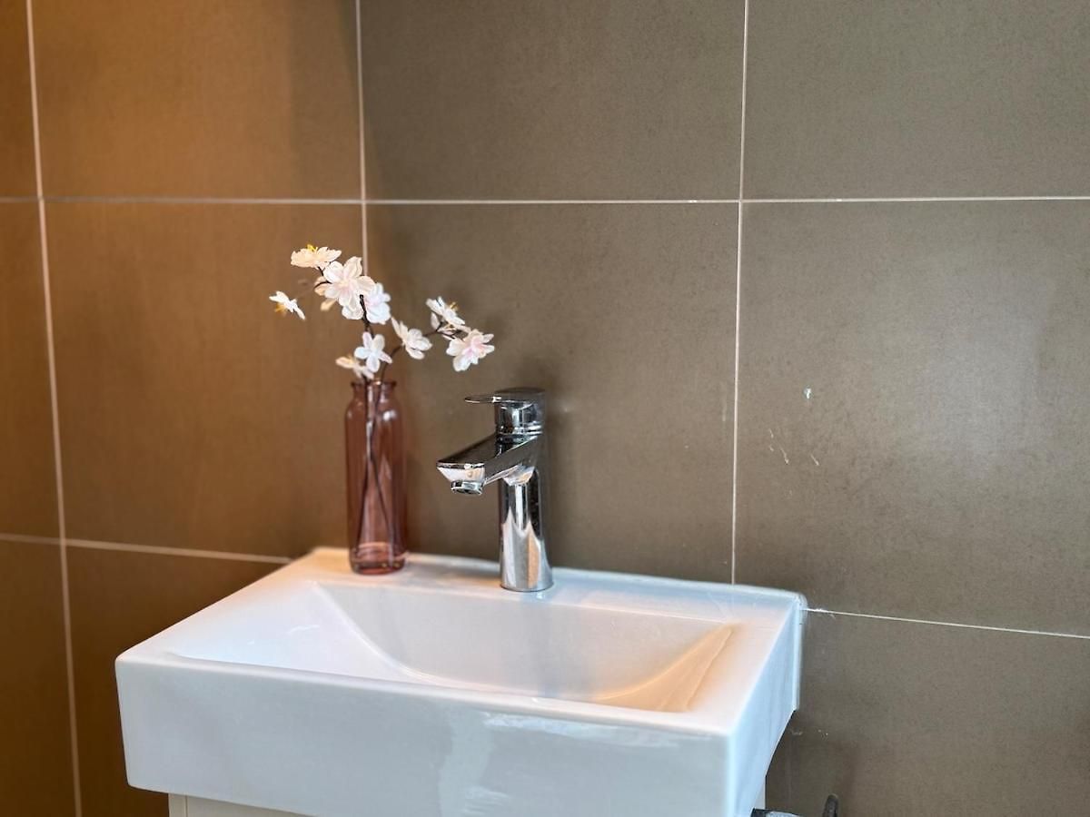 Steps From Sunnybank Hills Shopping Spacious Holiday home *
