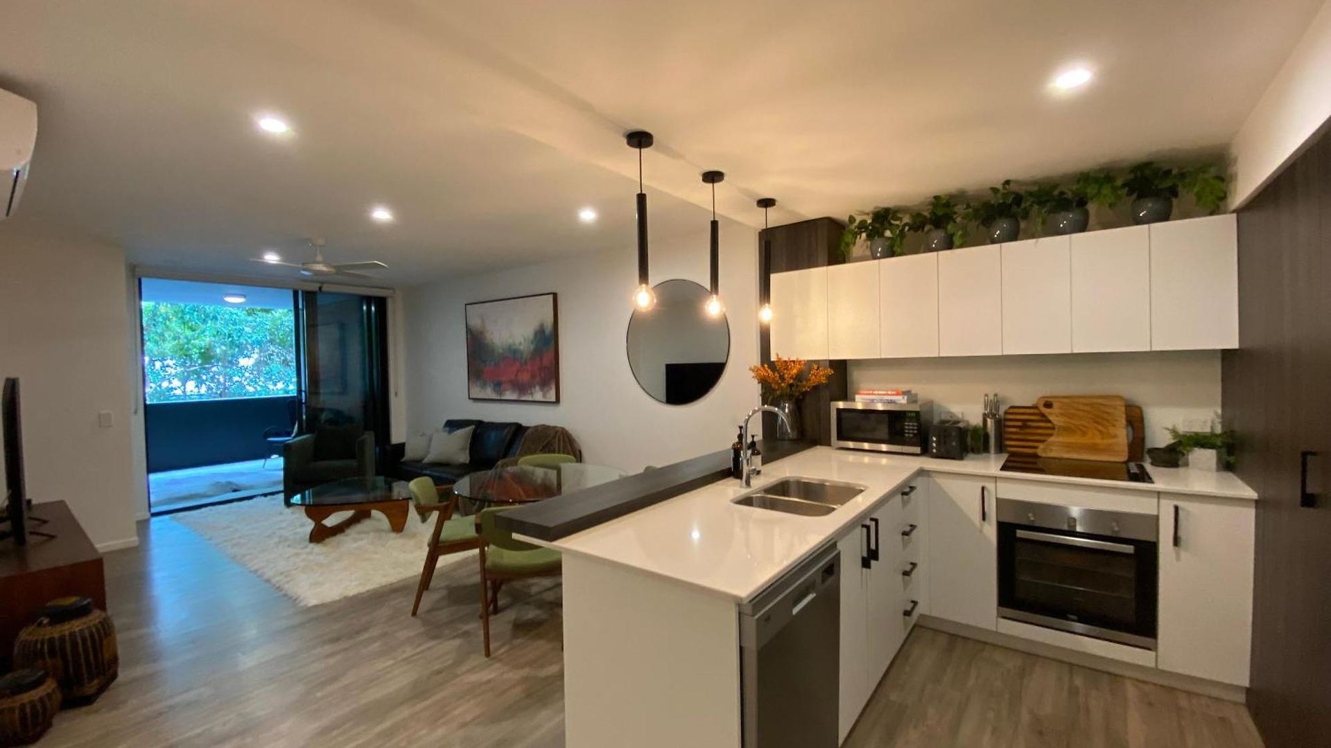 Urban Retreat - Shared With Queen Bed And Private Ensuite Homestay Brisbane