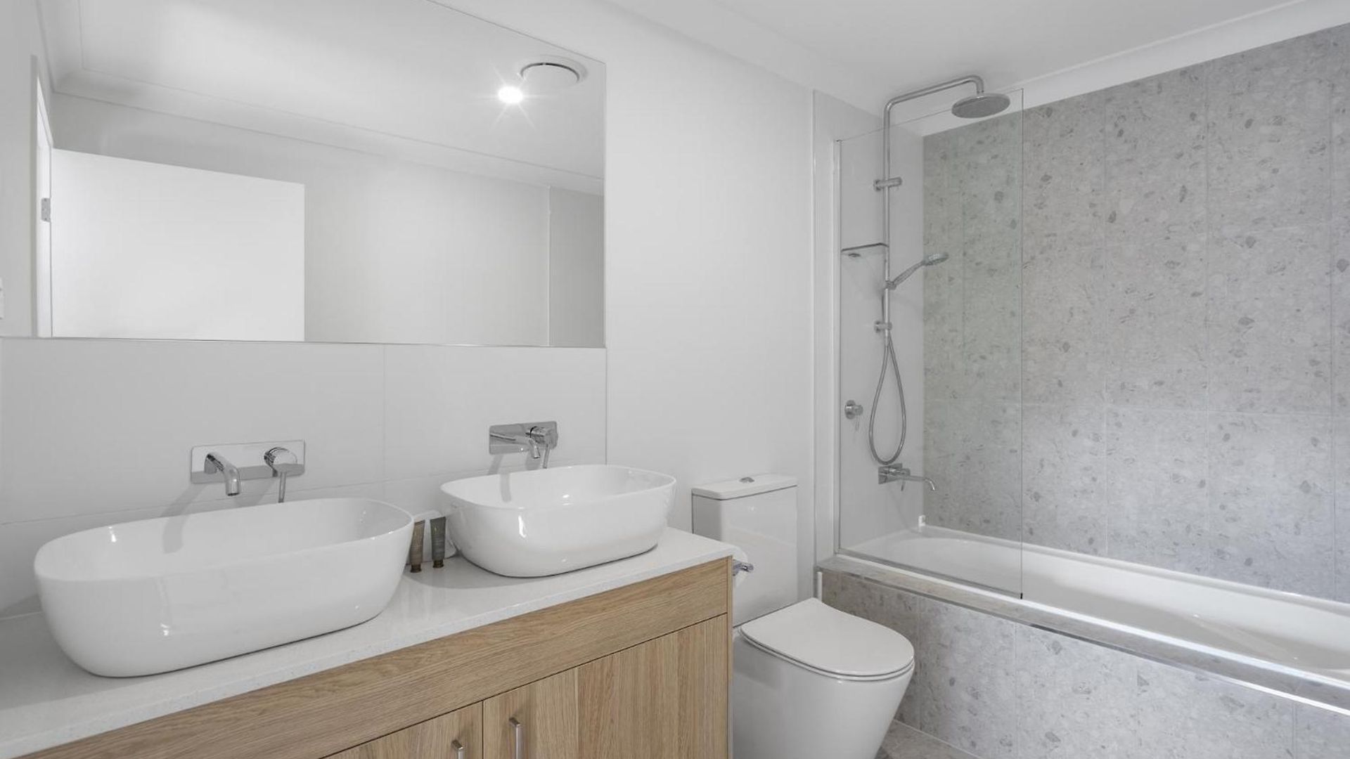 Retreat With Parking Close To Greenslopes Hospital * Brisbane