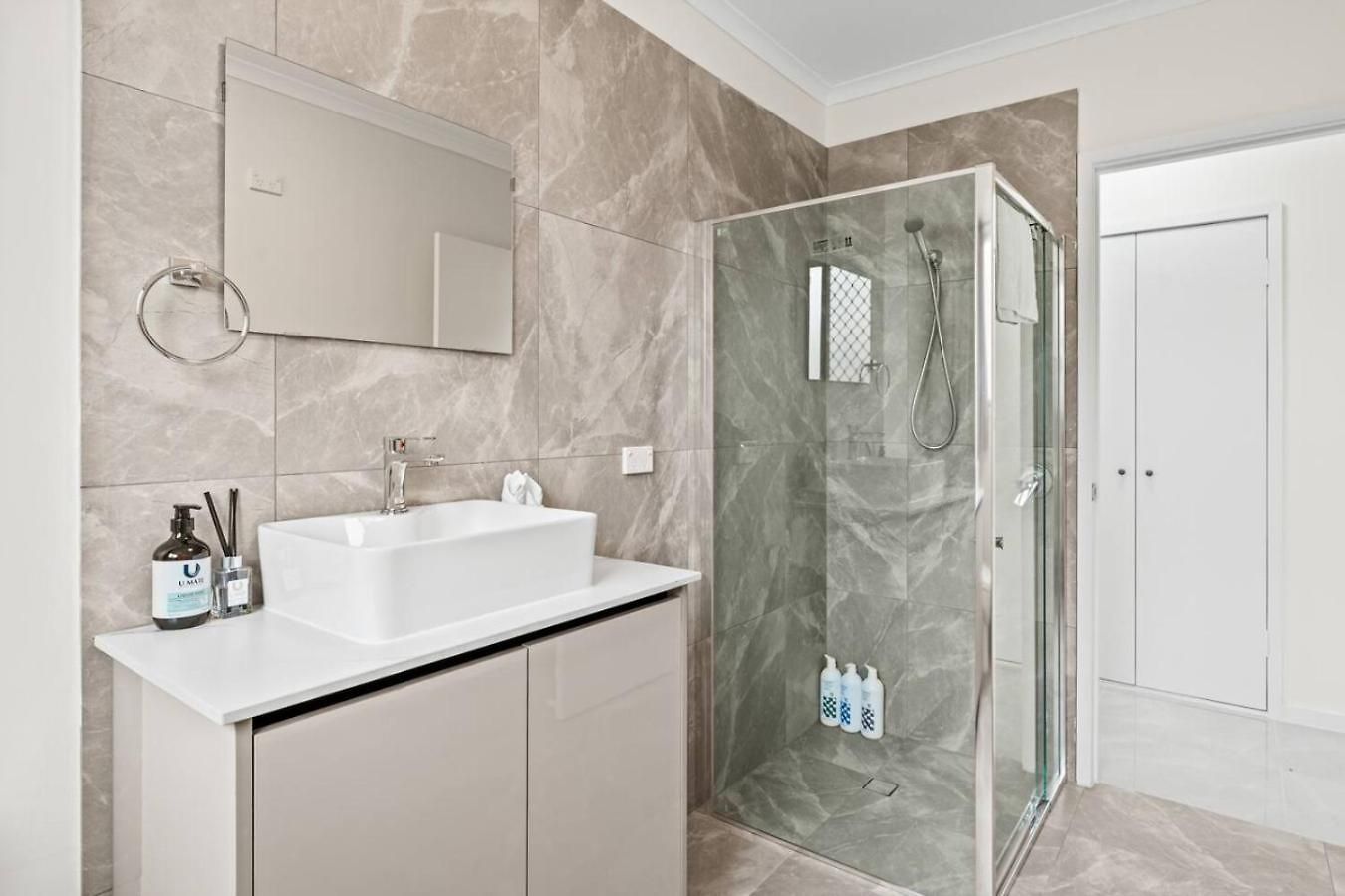 Cozy Little Charm Unit In Eight Miles Plain