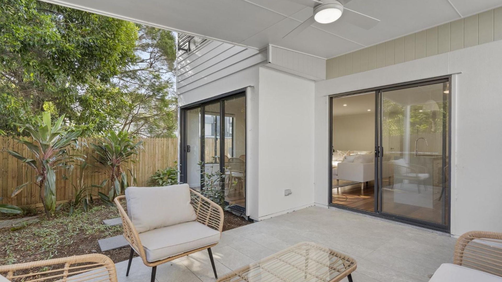 Retreat With Parking Close To Greenslopes Hospital