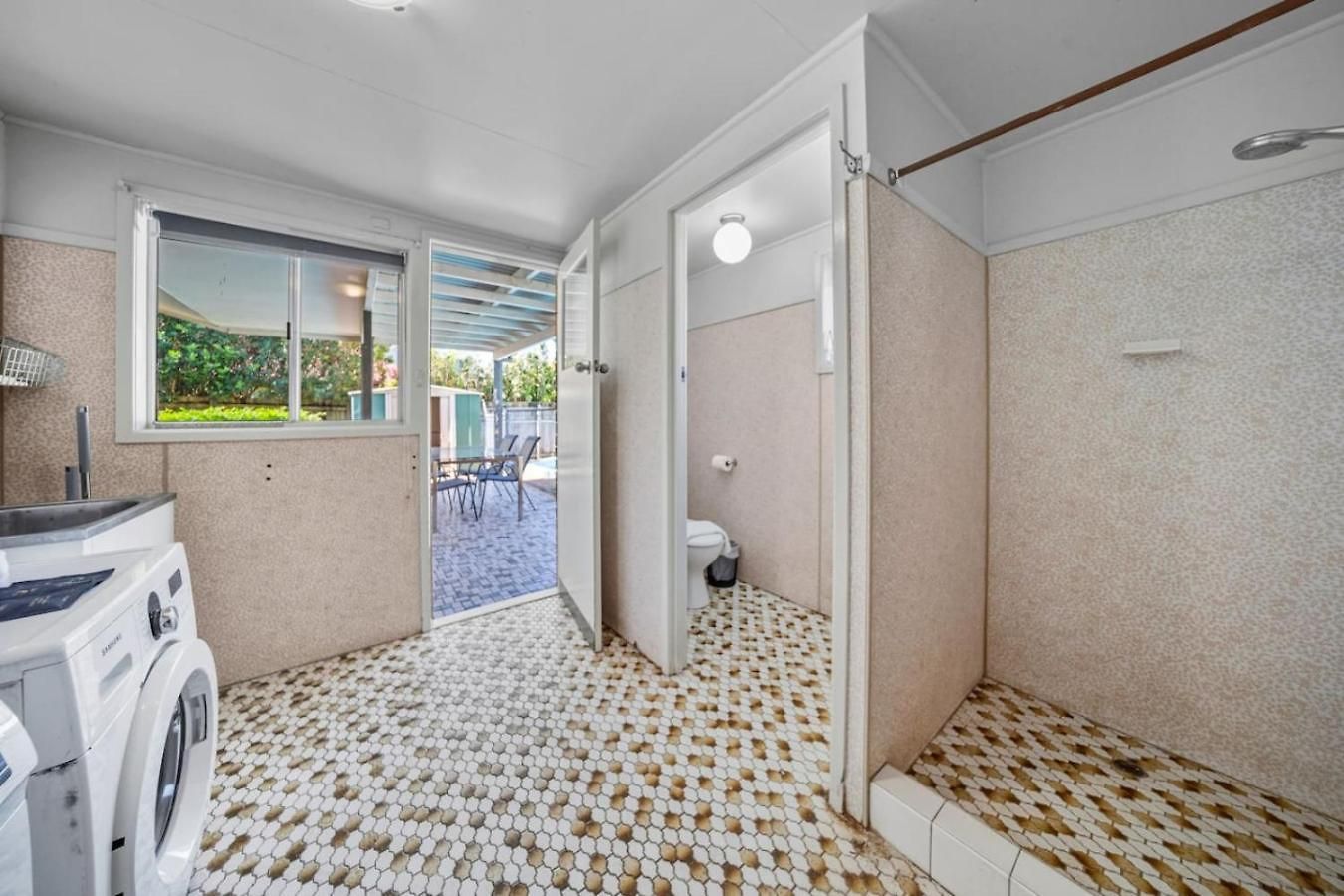 Chic Vibes Oasis Pool And Patio Comfort For Groups Holiday home Brisbane