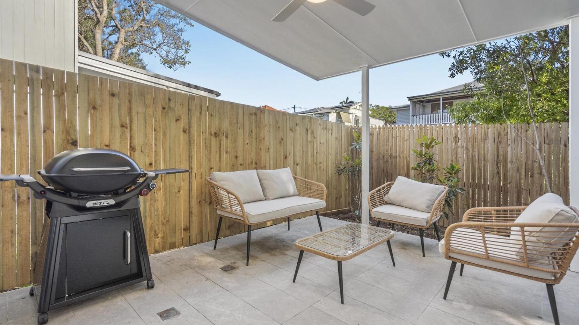 Retreat With Parking Close To Greenslopes Hospital * Brisbane