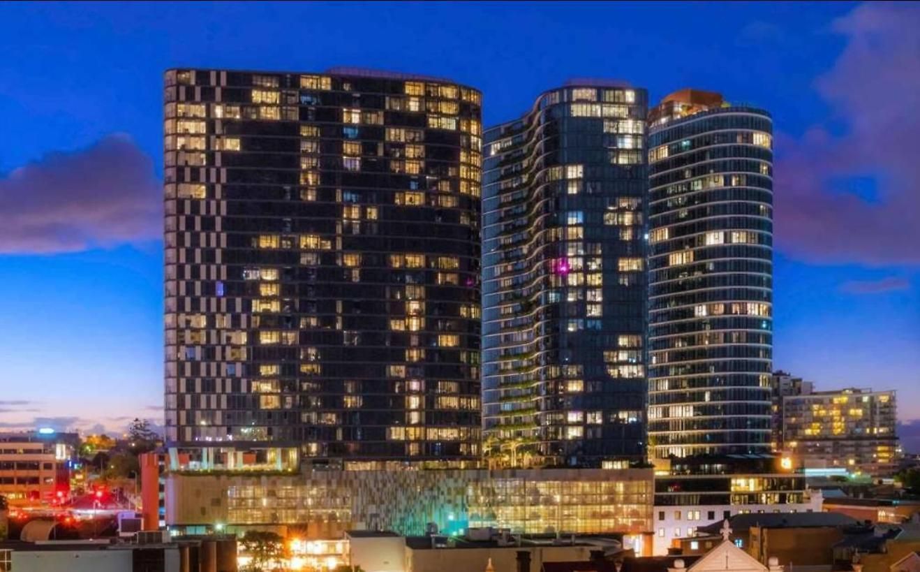 Luxury W Rooftop Pool Apartment