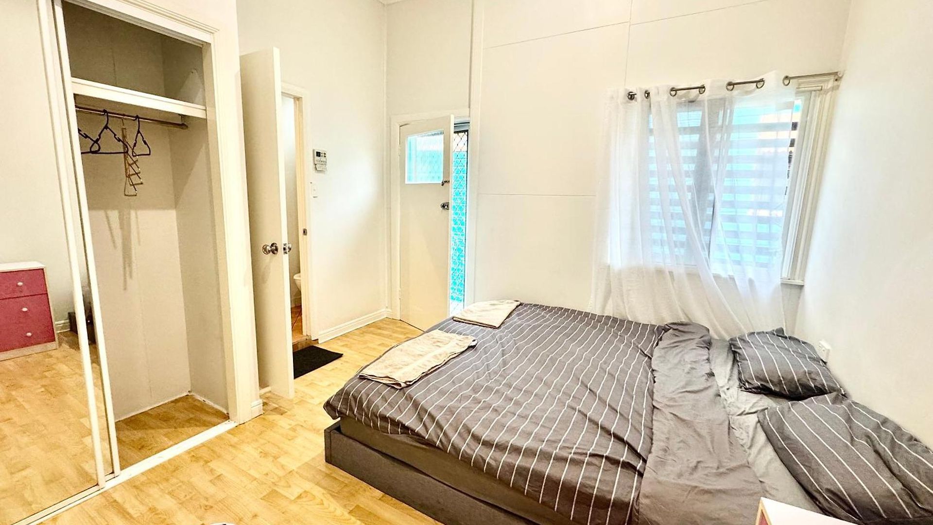 Ensuite Bathroom With Separate Entrance Brisbane