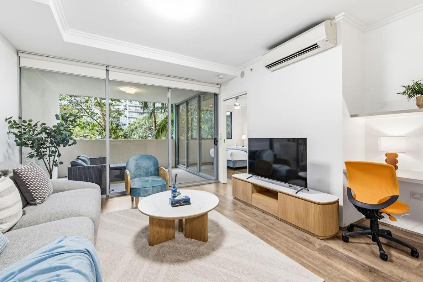 Apartment Modern Luxe Urban Comfort In Heart Brisbane