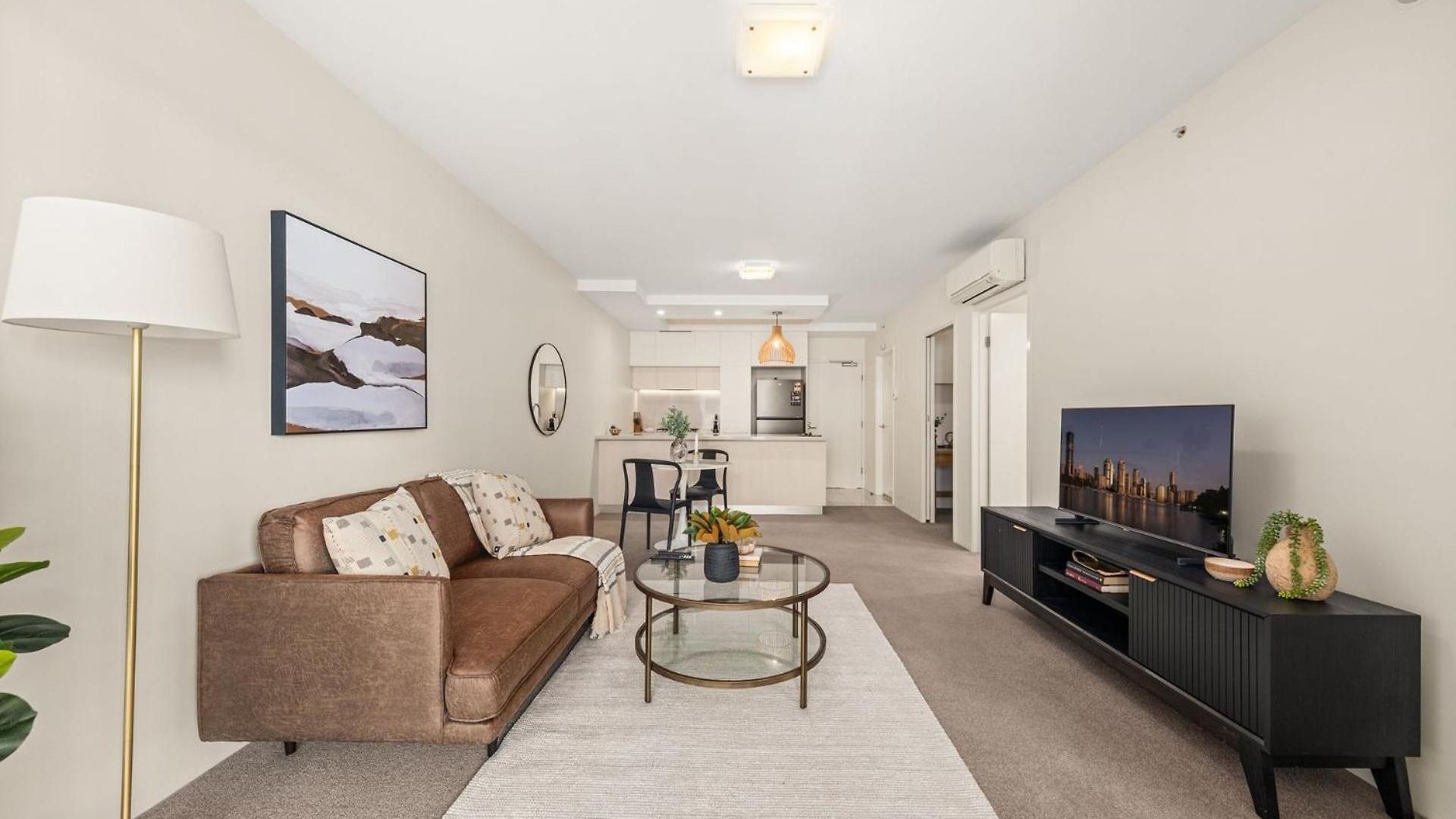 Duncan Street West End Apartment
