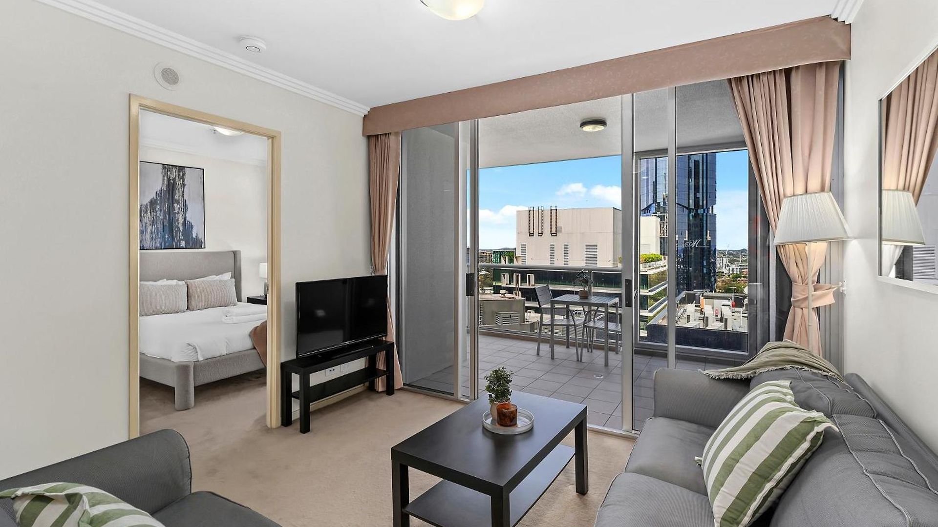 2br With Balcony, Pool, Gym And Wifi *