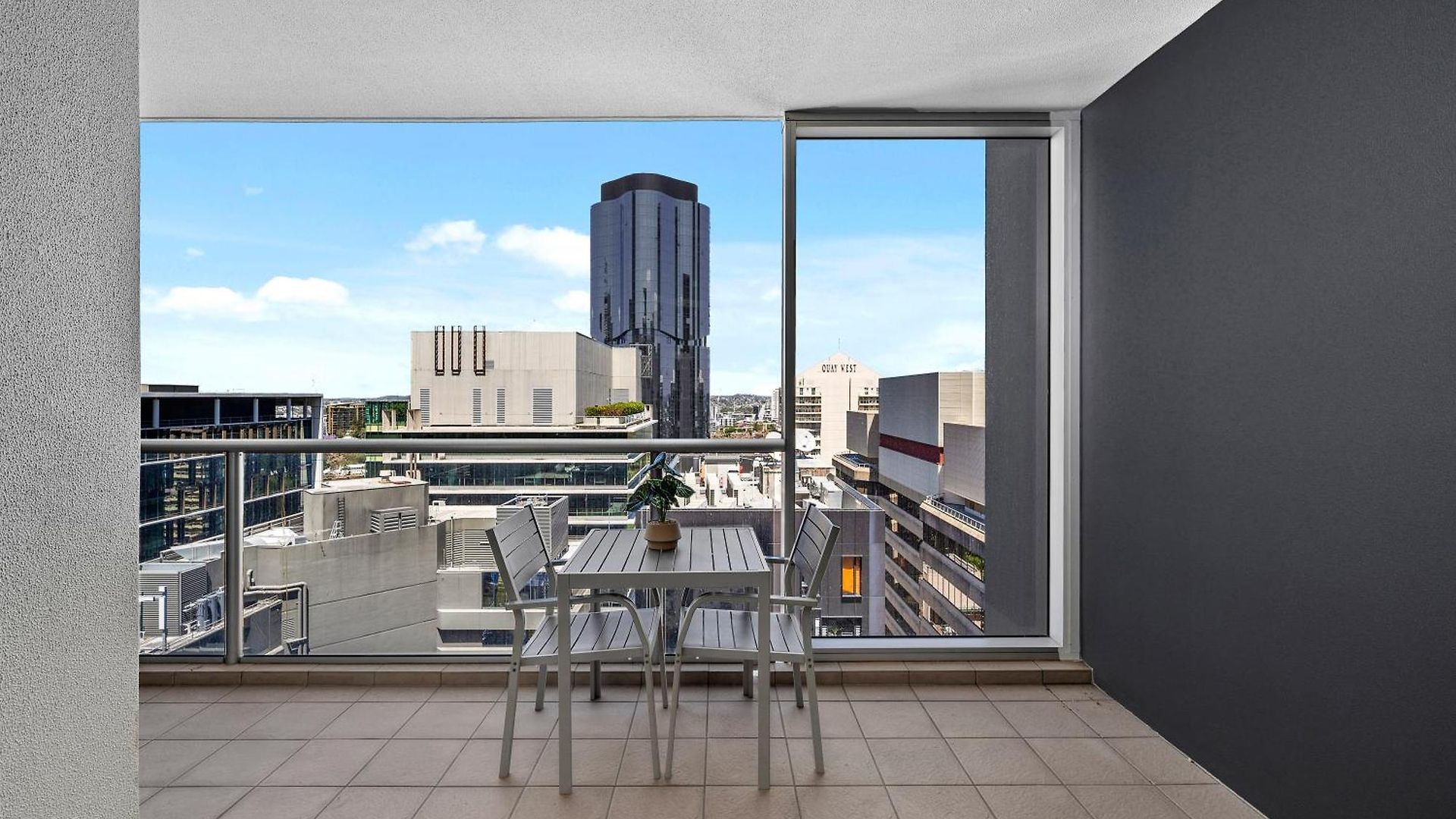 2br With Balcony, Pool, Gym And Wifi