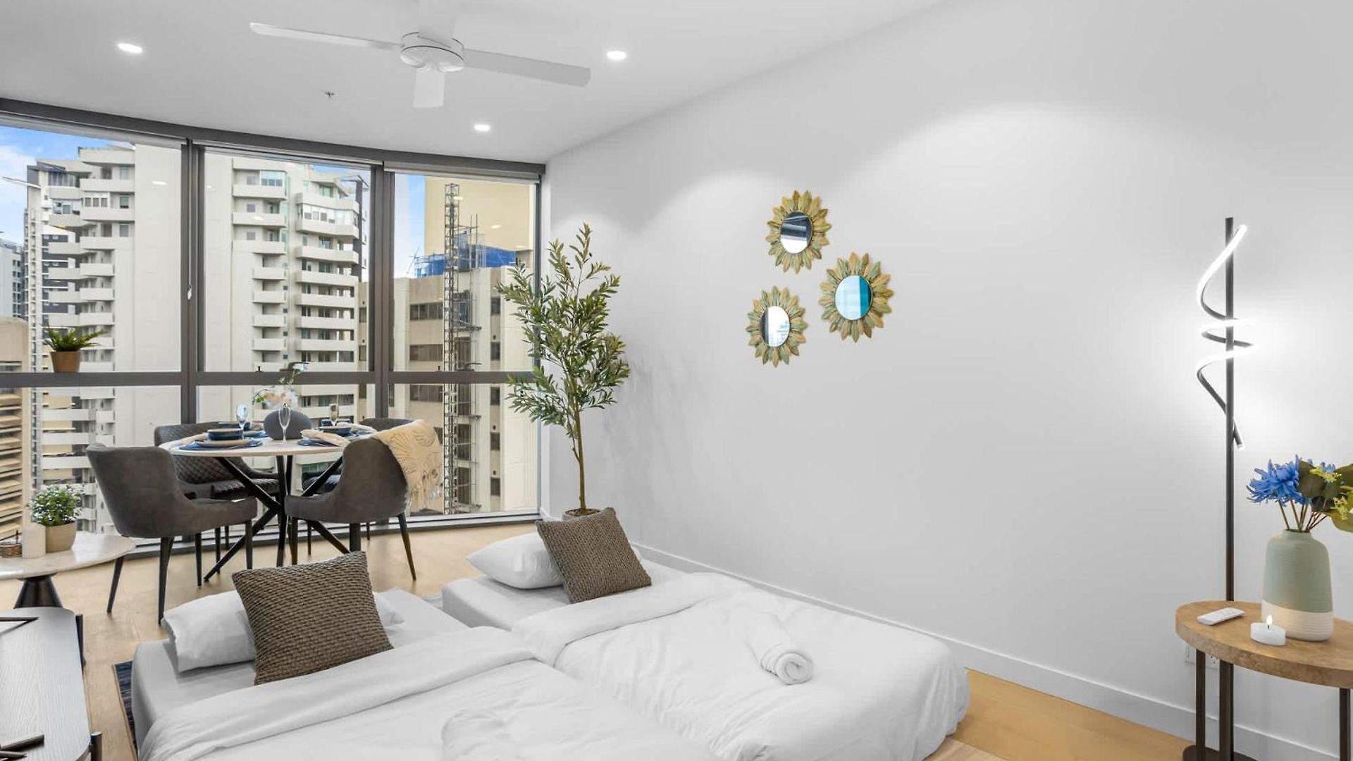 1br Retreat- & River Views Queen's Wharf Apartment