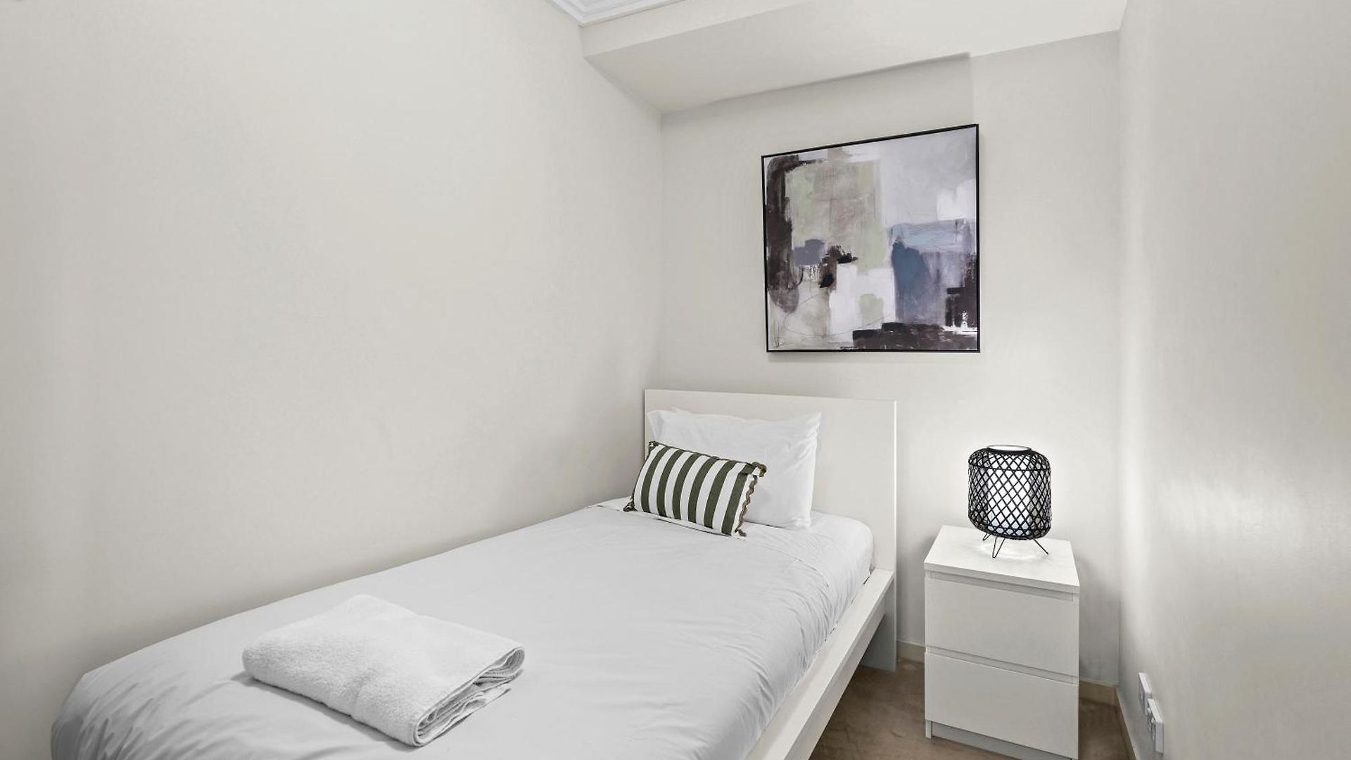 2br With Balcony, Pool, Gym And Wifi *
