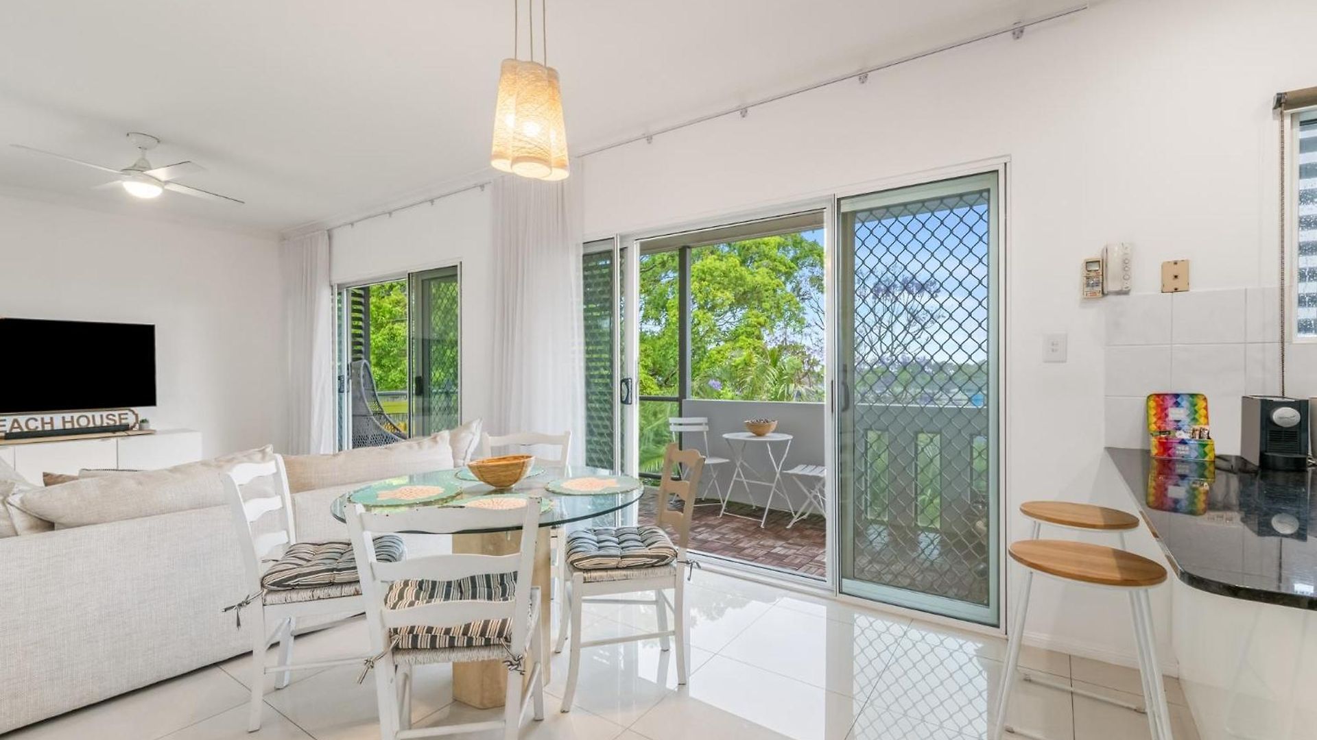 Apartment Spacious 2-bed With Private Rooftop & Bbq Access *