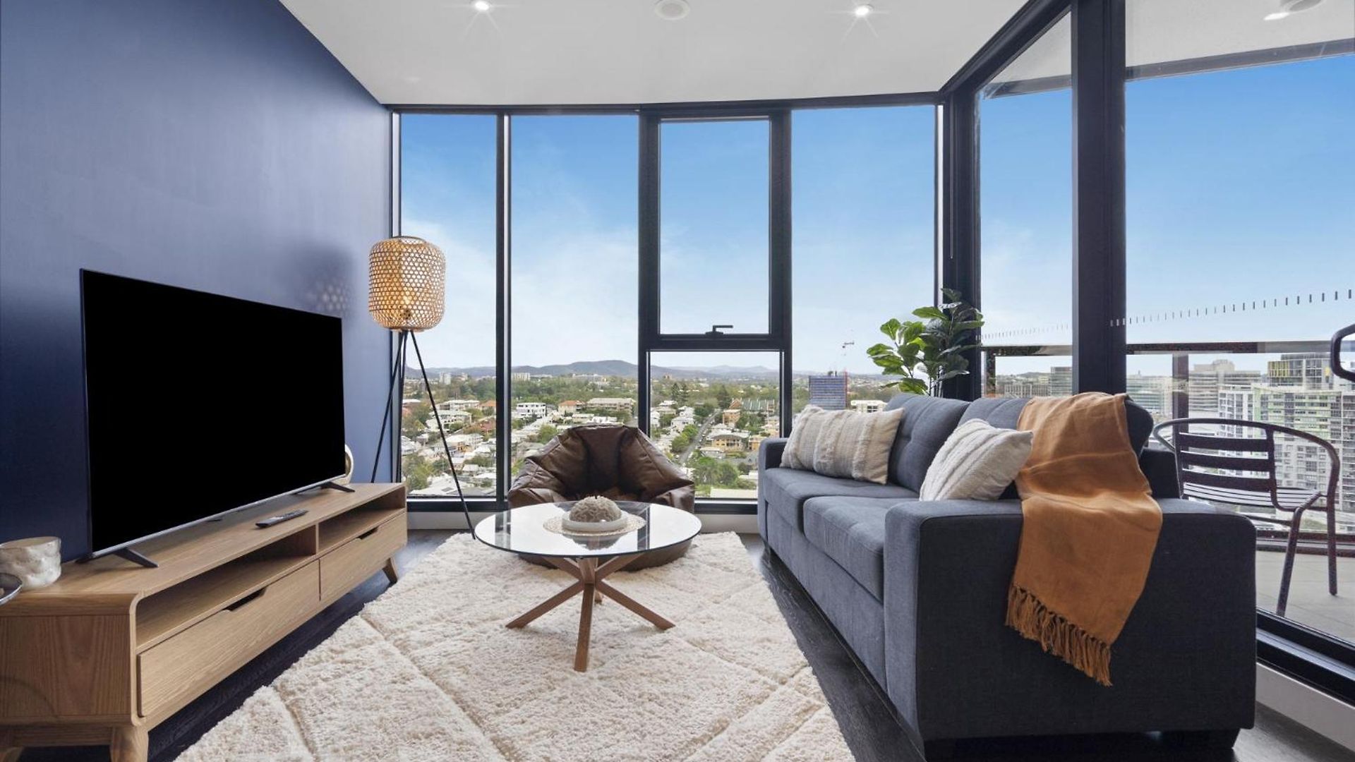 Stylish 1-bed In Fortitude Valley Apartment *