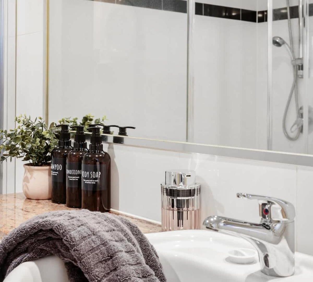 Seednest Comfort & Convenience In Cbd Core Apartment Brisbane